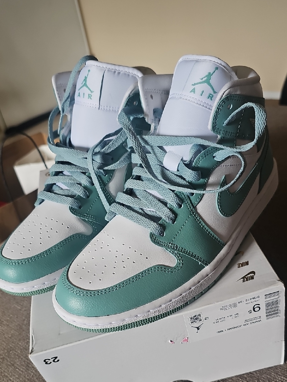 Jordan Mid Sneakers in Teal & White